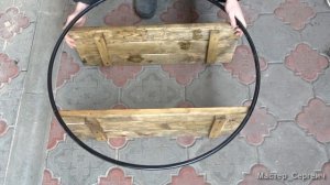 Из старых досок и обручей сделал полку для цветов! Как сделать полку для цветов, напольная полка