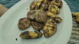 Готовим морепродукты на море!