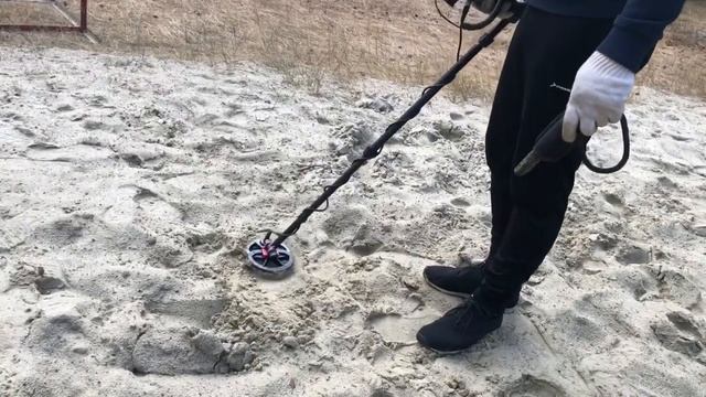 НЕ НОСИТЕ ТАКИЕ СЕРЕЖКИ!!! Нашел золотую сережку которая ТРАВМИРОВАЛА УХО девочки!!! смотреть онлайн