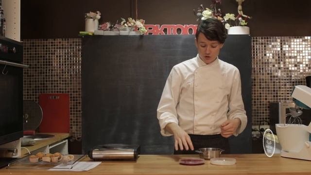 Фисташковые капкейки с малиной и ванильным кремом. Рецепт капкейков
