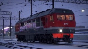 Электровоз ЭП10-010 и тепловоз ТЭП70БС-244