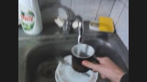 How to wash a glass?Как помыть стакан?