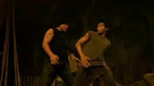 Онг Бак (2003) Тинг дерётся с многими бойцами чтобы спасти Онг Бак