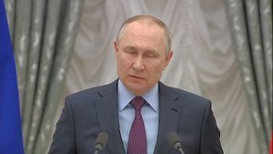Пресс-конференция Путина В.В. об использовании войск , признании республик.mp4