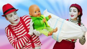 Прикольные видео куклы БЕБИ БОН - Подгузник для Мима! Быть как Baby Born! - Весёлые игры одевалки