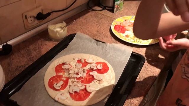 Приготовление пиццы с креветками! Часть 1 выпуск 31???