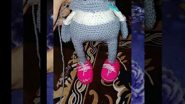 Вяжем крючком игрушку сову в кедах