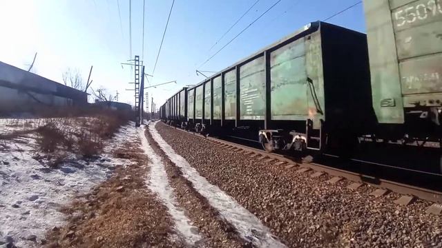 Система электровозов 2ЭС5К-277276 Ермак с грузовым поездом.
