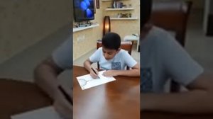 Мальчик очень красиво поет нашид