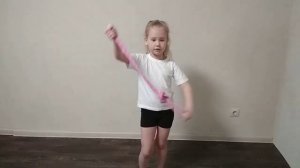 Завязываем узел на скакалке необычным способом.