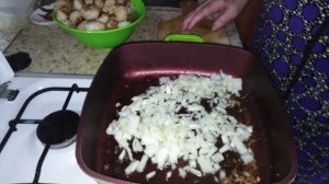 Обжаренные фрикадельки в томатно-сметанном соусе