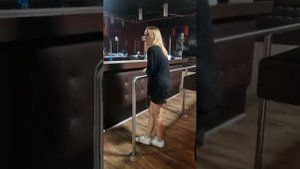 Русский Олег эпично дает по морде немке, которая решила полезть на него. Залипательное видео.