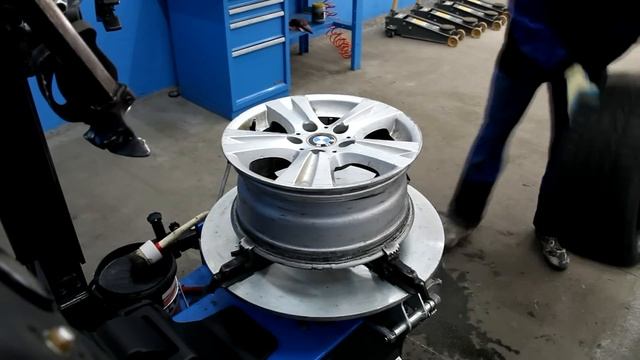 Скоростная переобувка Runflat. Станок Hofmann AT GP. смотреть онлайн