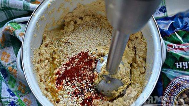 Фалафель с зеленым луком во фритюре