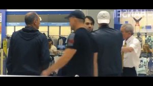 Edward Bil вынес охранника с вертушки. Охранник потерял сознание