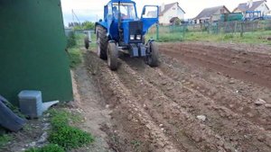 #ТРАКТОР МТЗ 80#ОКУЧИВАЕМ КАРТОФЕЛ# ПЯТИ РАДКОВЫЙ ОКУЧНИК#