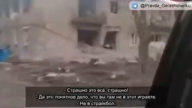 "Вон одна бабушка накормила пирожками. 8 человек домой в цинковых гробах уехало" смотреть онлайн