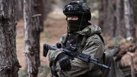 Весенняя маскировка: бойцы в ЛНР подстраиваются под погоду