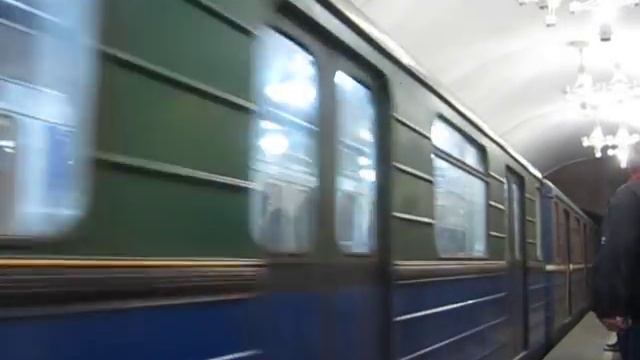 Харьковское метро, перегонка вагона №9723 из ТЧ-1 в ТЧ-2 на ремонт смотреть онлайн