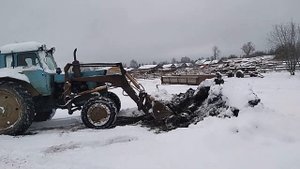 мтз 80 с мостом газ 66 4х4 и мтз 82 с погрузчиком грузим перегной зимой
