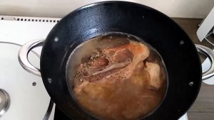 Тушеная свиная лопатка