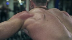 Махи гантелями в наклоне / Задние дельты