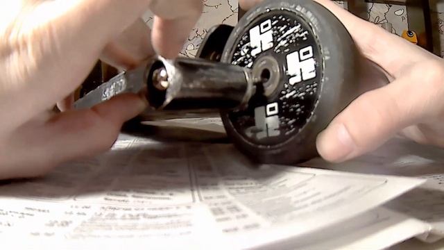 Как поставить заднее колесо на трюковой самокат|How to put the rear wheel on a stunt scooter