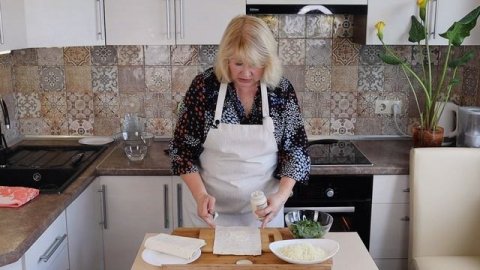 Быстрый завтрак/Лаваш с начинкой /Закуска из лаваша с сыром сулугуни и петрушкой.