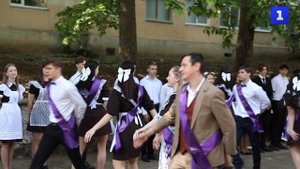 Школьный вальс в Балаклаве: выпускники прощаются со школой