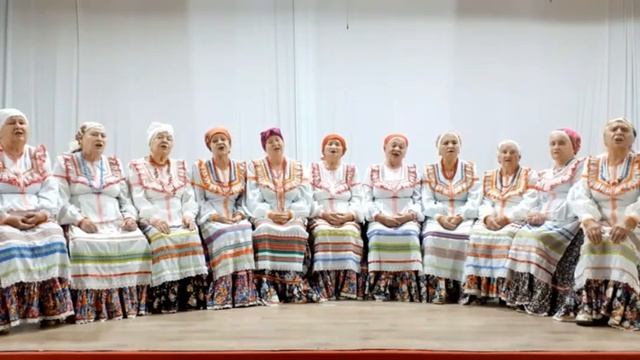 Народный самодеятельный фольклорный коллектив ансамбль "Тополына" песня "Ой стоить явир над водою" смотреть онлайн