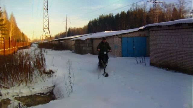 Гусеничный СитиКоко зимой с рулевой лыжей смотреть онлайн