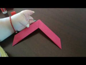 Бумеранг из цветной бумаги