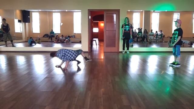 Батлы в Беляево. БРЕЙК ДАНС. Даниил Павленко и Данила Иванов. смотреть онлайн