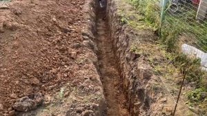 03.10.20. Начали копать траншею под воду.