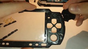 Чистка дисплея и кнопок PSP 300X от пыли
