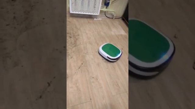 Пример работы робота пылесоса WY-502 (часть 1) смотреть онлайн