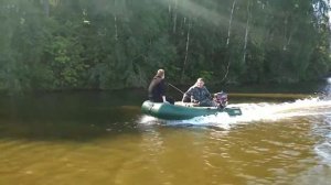 Мотор HDX 5 л.с. + Лодка ПВХ Пеликан 299 пол слань + 2 человека = хорошо тянет.