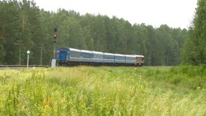 Тепловоз ТЭП60-0151 и дизель-поезд ДП3-002 на станции Старосельский.