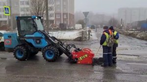 Ямочный ремонт дорог с помощью дорожной фрезы и коммунальной машины Митракс МП 749 РФ.