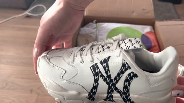 Я вернулась на работу, распаковка посылки с Южной Кореи??? смотреть онлайн