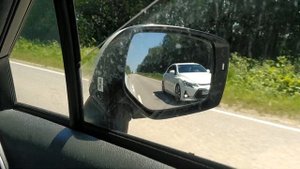 Subaru Levorg 1.6 vs Toyota  Mark X 2.5