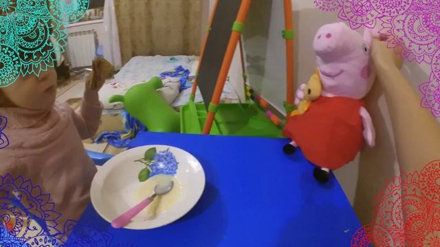 VLOG кушаем блины вместе с СВИНКА ПЕППА we eat pancakes Peppa Pig toys смотреть онлайн