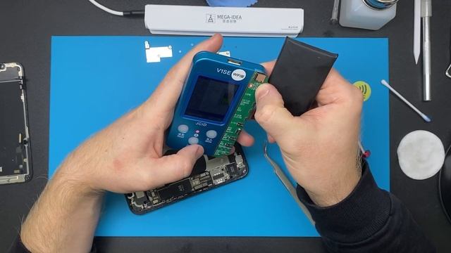 На iPhone 13 вздулся аккумулятор