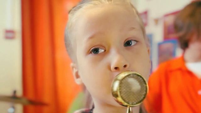 Полина Мамрова feat. Группа Бум - Пушистые комочки (band version) смотреть онлайн