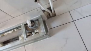 Простой монтаж короба гвл в ванной.