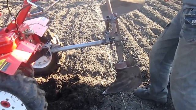 Самодельная картофелесажалка для мотоблока смена стороны орудия смотреть онлайн