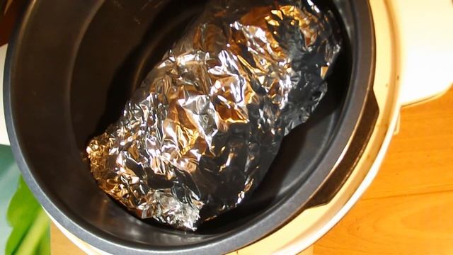 Запеченное сало в мультиварке. Нежное - просто тает во рту. Самый простой рецепт отличной закуски смотреть онлайн