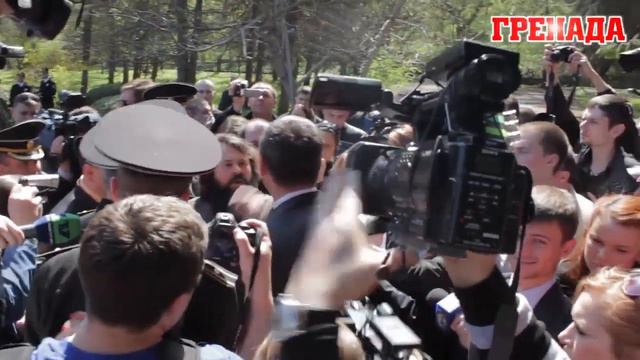 Чебану пытается разрушить памятник Ленина смотреть онлайн