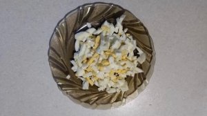 салат с фасолью м копчёной колбасой