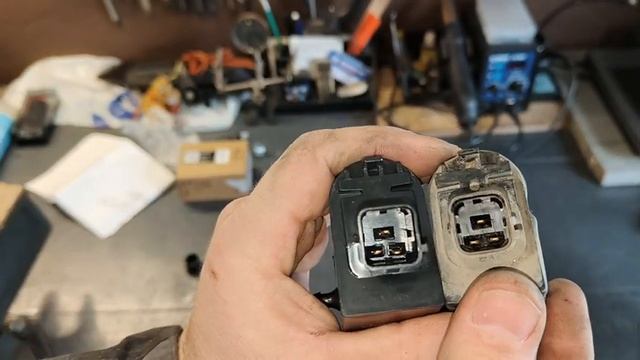 Hyundai Getz.Замена моторчика-помпы, бачка стекло омывателя смотреть онлайн